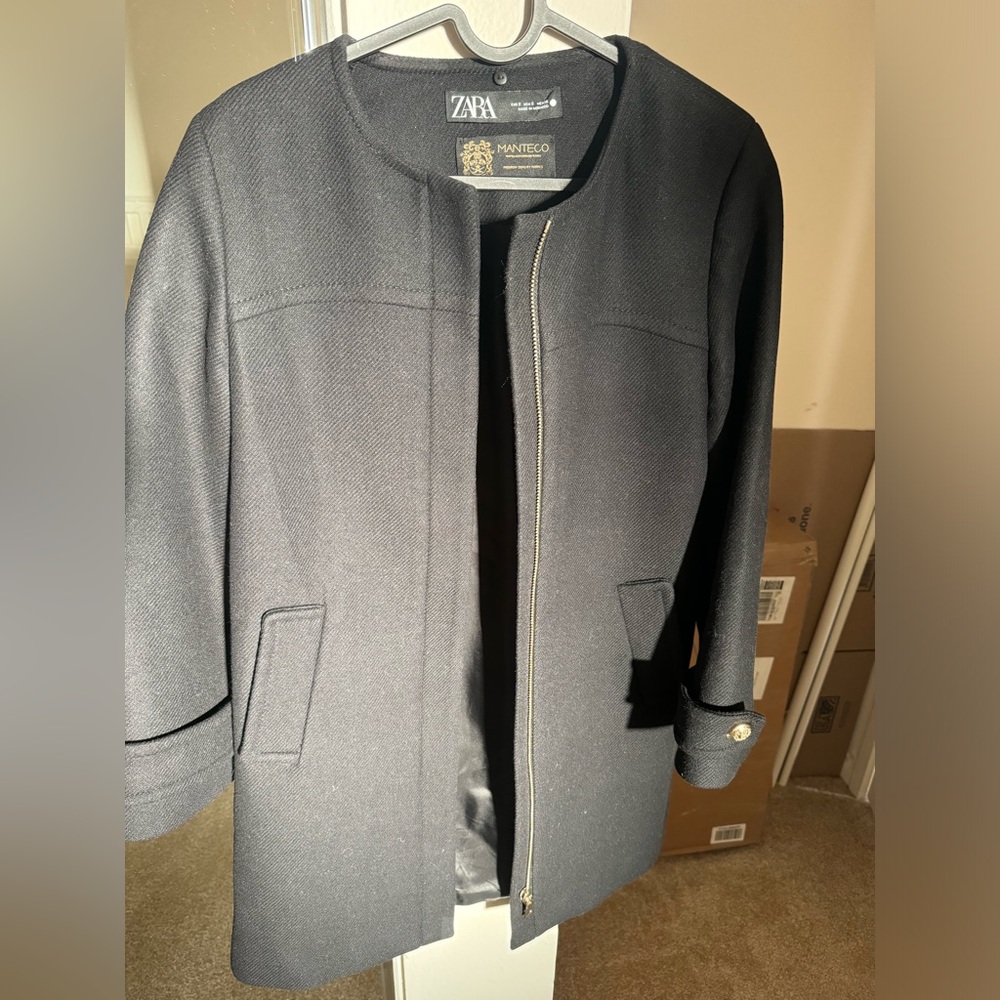 Zara women’s black coat with detachable faux fur collar